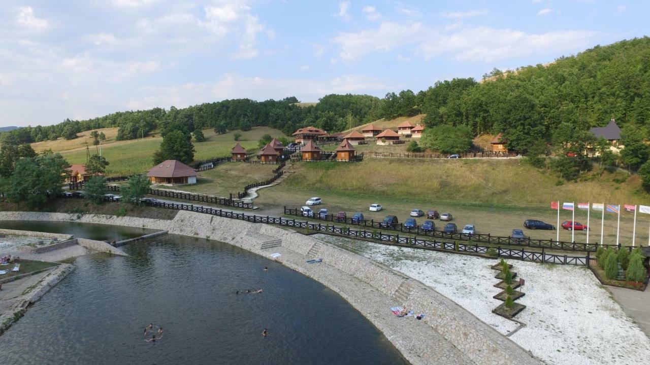 Eko Selo Kostunici Hotel Luaran gambar