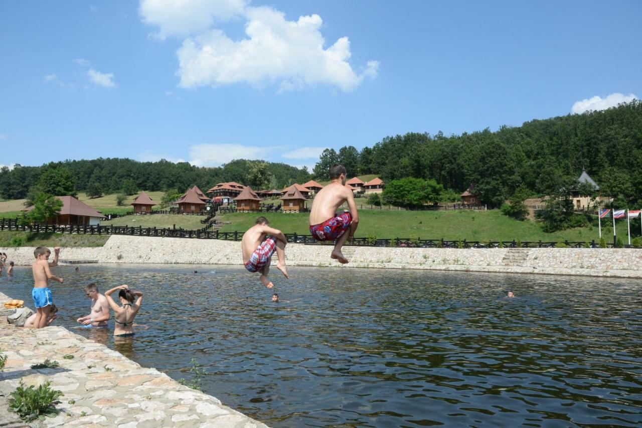 Eko Selo Kostunici Hotel Luaran gambar
